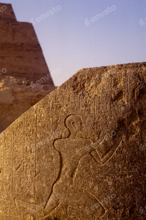 Preview: Hieroglyphs and Petroglyph at Meidum