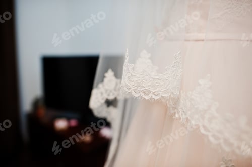 Preview: Close-up photo of a veil in the room.