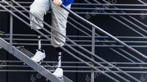 Preview: View of a man with prosthetic legs and white sneakers