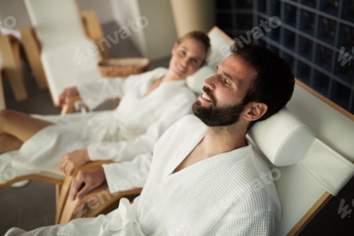 Preview: Picture of couple relaxing in spa center