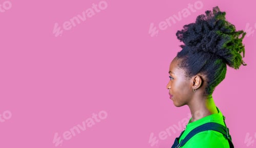 Preview: Woman with green hair in studio profile shot