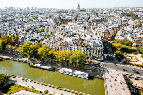 Preview: Aerial cityscape view of Paris