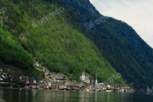 Preview: Scenic view of famous Hallstatt mountain village in the Austrian Alps