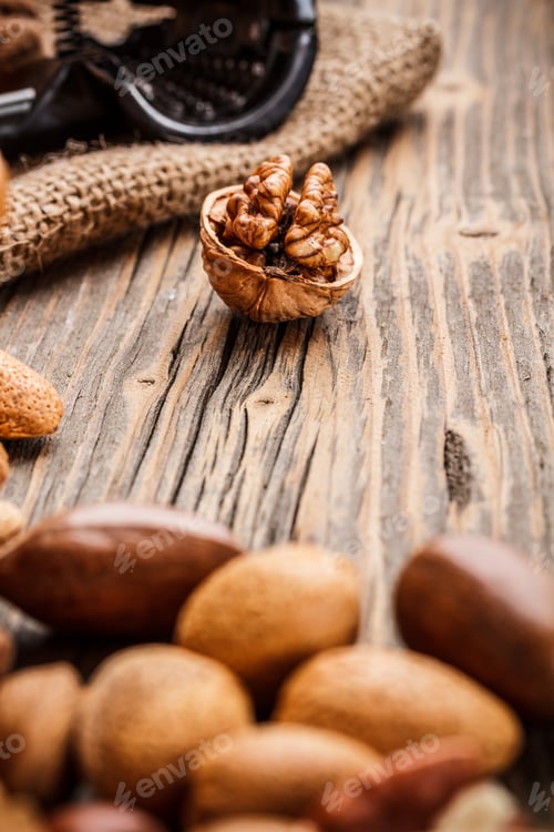 Preview: Nuts