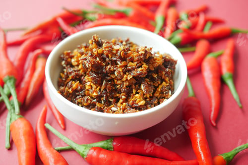 Preview: chili and garlic flakes in a container