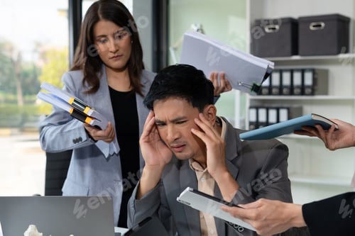 Vista previa: Business team are under stress from working for poor work