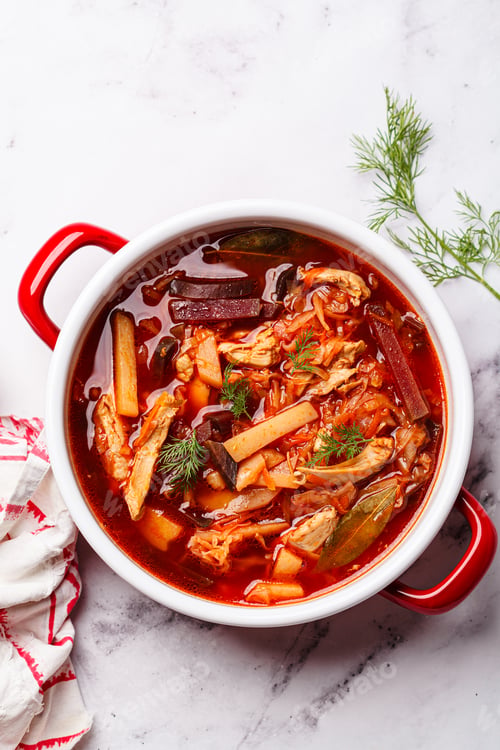 Preview: Classic borscht with chicken in a red pot.