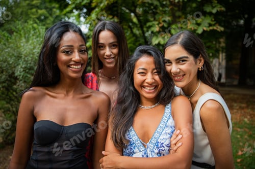 Preview: Portrait of a multiethnic group of girl friends outdoors, ethnic diversity concept.