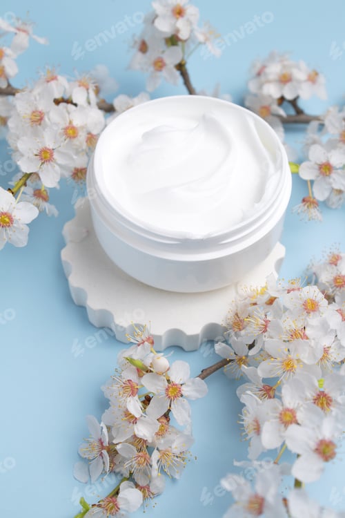 Preview: Container with bodycare and skincare cream on podium with flowers
