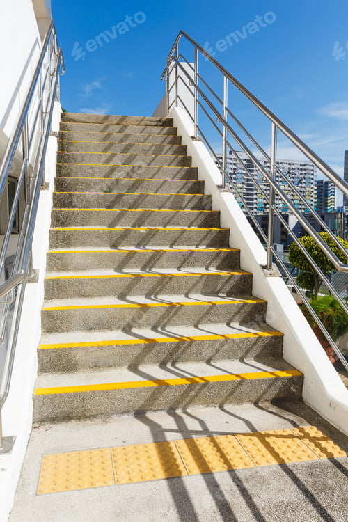 Vorschau: Zementtreppe im Freien