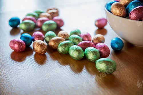 Preview: Easter eggs in plate on a wooden table