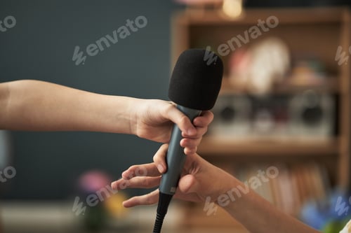 Preview: Handing Over Microphone During Performance