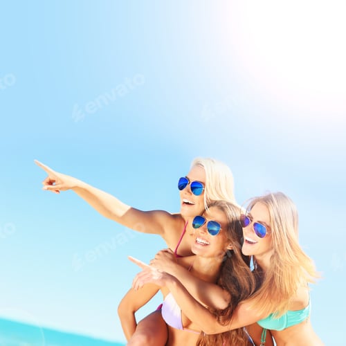 Preview: Group of women pointing at something on the beach