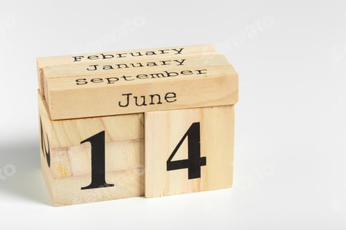 Preview: Display of wooden calendar blocks shows dates and months in a creative format