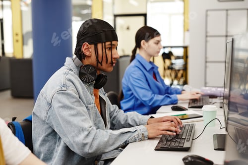 Preview: Students using Computer in School