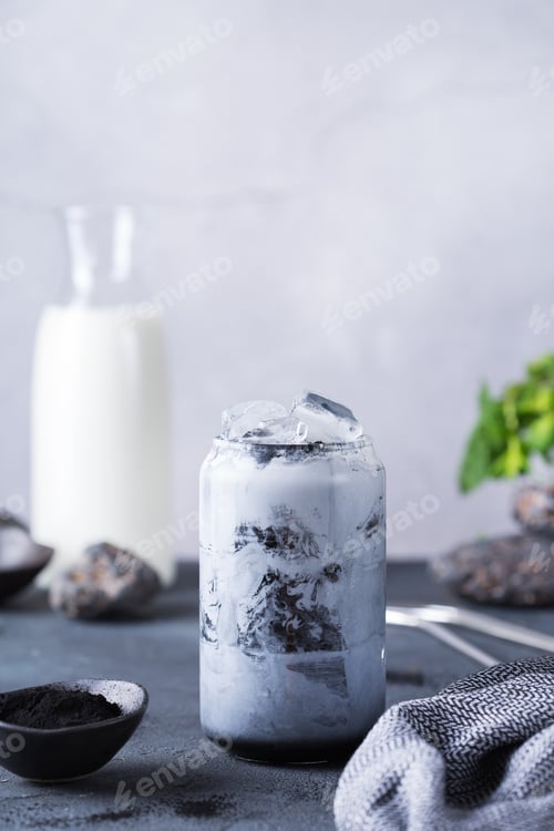 Preview: Black iced activated charcoal latte, detox drink