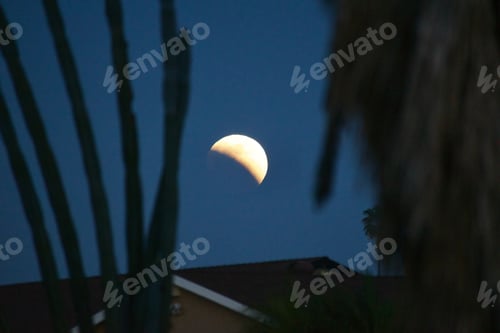 Preview: Super Flower Blood Moon in a phase toward total lunar eclipse last night on May 15, 2022