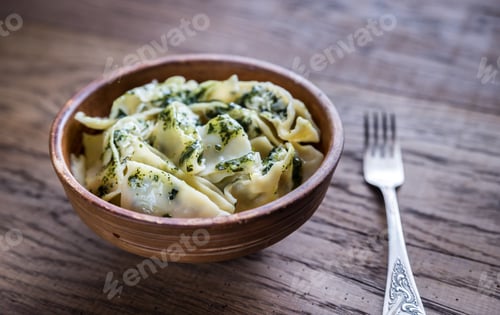 Preview: Tortellini with ricotta and spinach under mint sauce