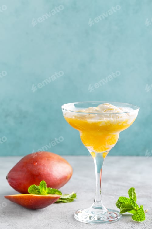 Preview: Refreshing summer mango cocktail with fresh juice and ice cream