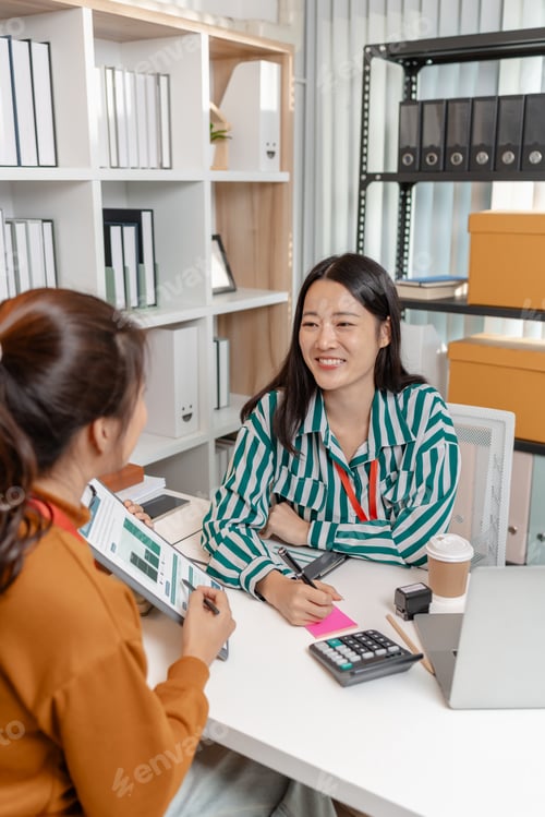 Preview: Business professionals sharing ideas and working together in a dynamic startup meeting