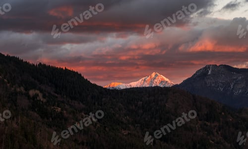 Preview: Majestic sunset in the mountains
