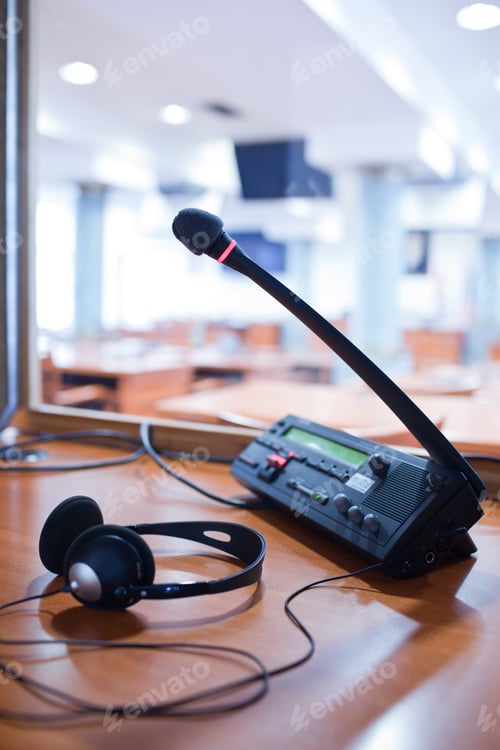 Preview: interpreting - Microphone and switchboard in an simultaneous int