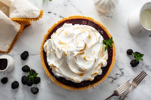 Preview: Blackberry pie topped with toasted meringue, dessert idea