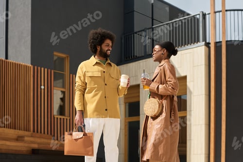 Aperçu: Discussing Business While Holding Coffee Outdoors