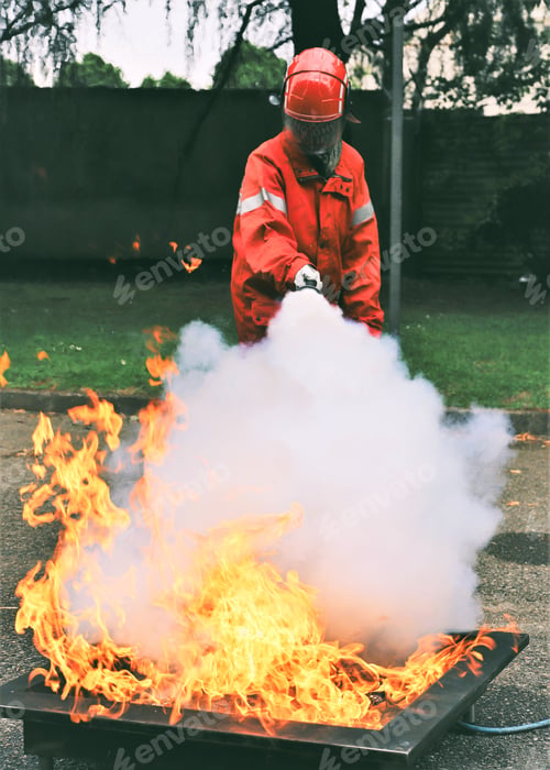 Preview: corporate safety - exercise during a firefighting course