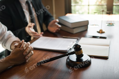 Preview: Lawyer explained to the client about the legal issues that must be taken in court in the office.