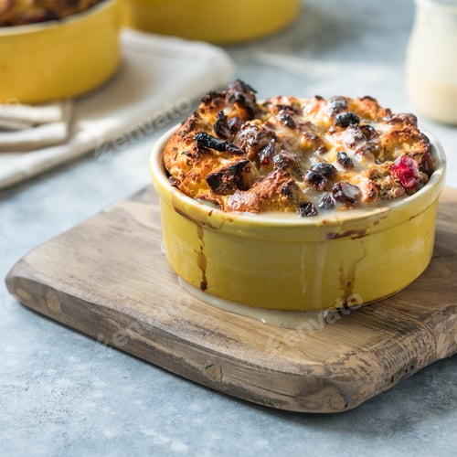 Preview: Sliced sweet bread in a baking dish on a gray concrete background. Recipe for bread pudding step by