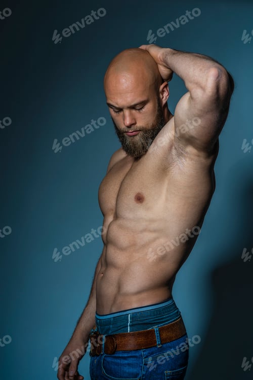 Preview: Portrait of a barechested athlete in studio