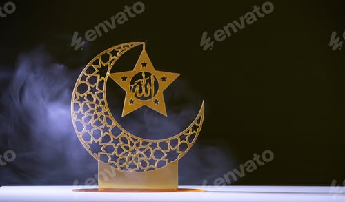 Preview: Festive greeting card for Muslim holy month Ramadan Kareem.