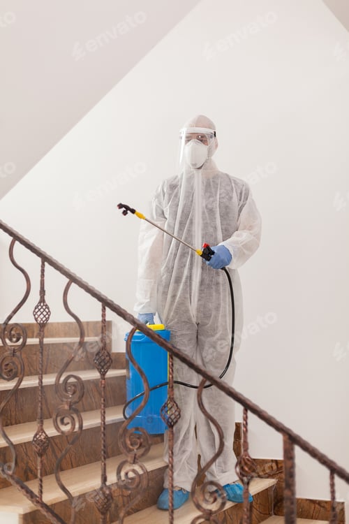 Preview: Man in protective suit