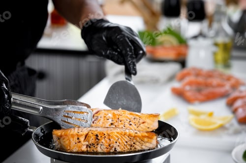 Preview: Salmon filet in frying pan