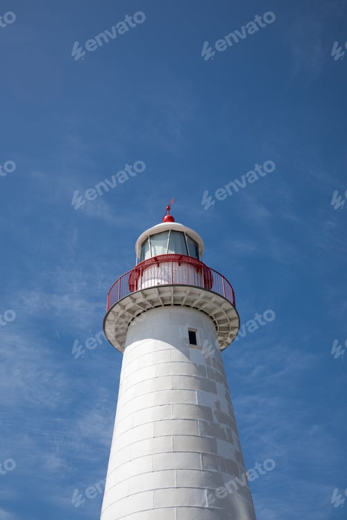 Preview: White and red lighthouse