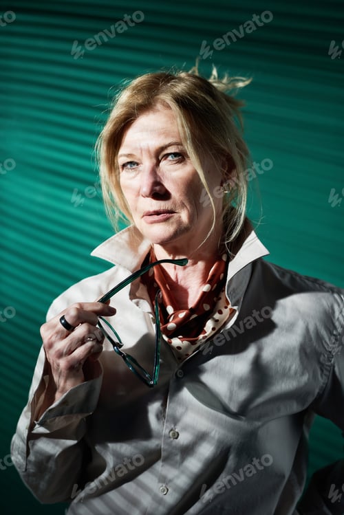 Preview: Elegant mature businesswoman