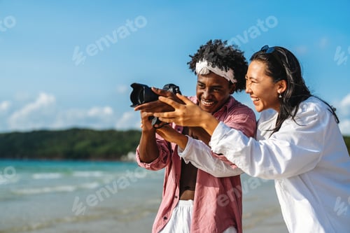 Preview: Couple enjoying their tropical vacation with peace of mind, secured by reliable travel insurance