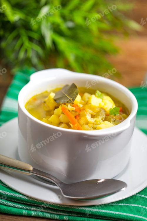 Preview: Cucumber soup with vegetables.
