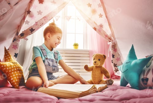 Preview: girl play at home
