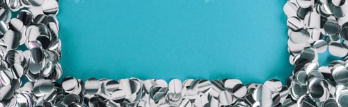 Preview: Panoramic shot of silver confetti frame on tiffany background
