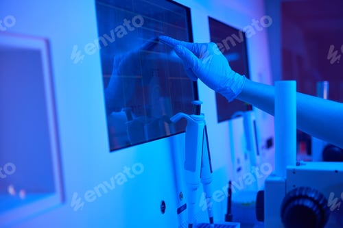 Preview: Scientist ebriologist works in a modern laboratory