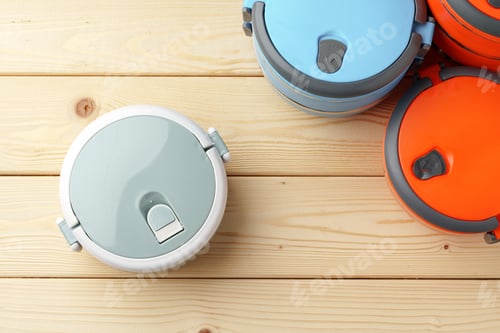 Preview: New empty plastic lunch box on a wooden background