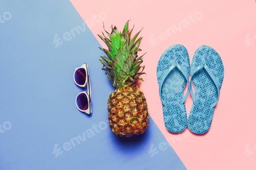 Preview: pineapple on colored paper with glasses
