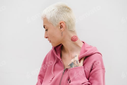 Preview: Model in a pink jacket