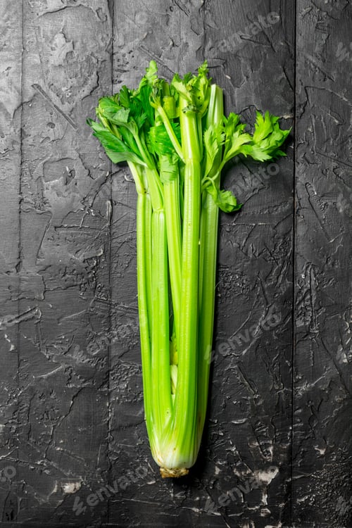 Preview: Fresh green celery.
