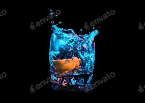 Preview: Colorful cocktail with lemon slice