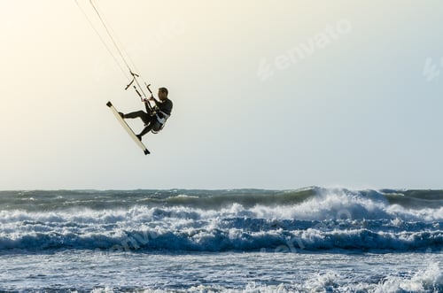 Preview: Kitesurfer
