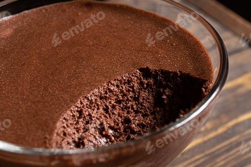 Preview: A transparent bowl with chocolate mousse