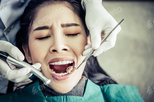 Preview: The dentist examines the patient's teeth.
